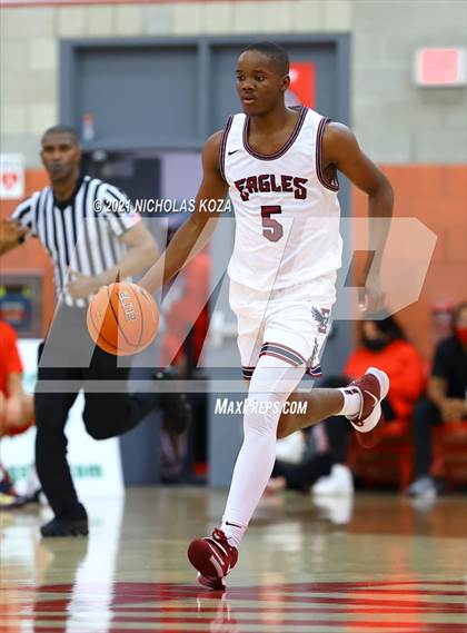 Thumbnail 3 in Capistrano Valley Christian vs. Mater Dei (Mater Dei Extravaganza) photogallery.