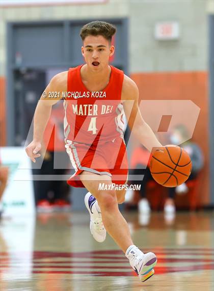 Thumbnail 1 in Capistrano Valley Christian vs. Mater Dei (Mater Dei Extravaganza) photogallery.