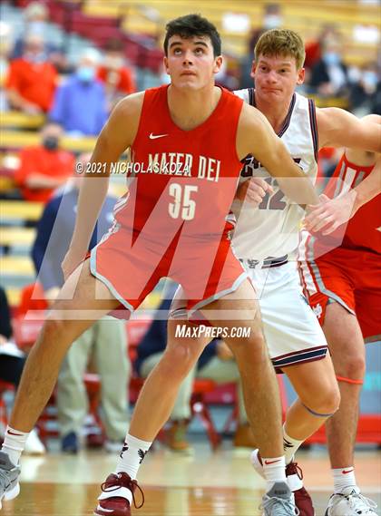 Thumbnail 3 in Capistrano Valley Christian vs. Mater Dei (Mater Dei Extravaganza) photogallery.