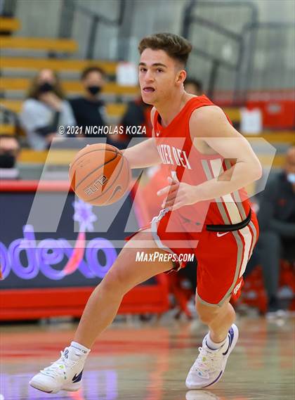 Thumbnail 3 in Capistrano Valley Christian vs. Mater Dei (Mater Dei Extravaganza) photogallery.