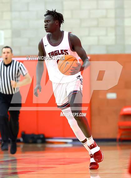Thumbnail 2 in Capistrano Valley Christian vs. Mater Dei (Mater Dei Extravaganza) photogallery.