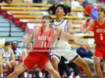 Thumbnail 2 in Capistrano Valley Christian vs. Mater Dei (Mater Dei Extravaganza) photogallery.