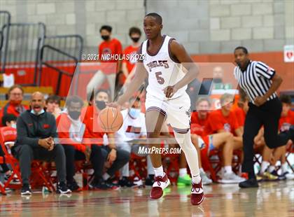 Thumbnail 2 in Capistrano Valley Christian vs. Mater Dei (Mater Dei Extravaganza) photogallery.