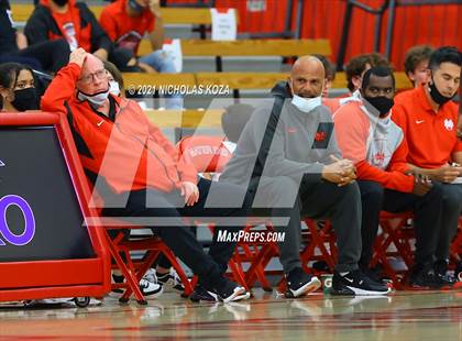 Thumbnail 3 in Capistrano Valley Christian vs. Mater Dei (Mater Dei Extravaganza) photogallery.