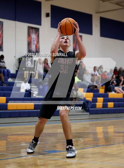 Thumbnail 2 in Isabella vs Maplesville (Chilton County Tournament) photogallery.