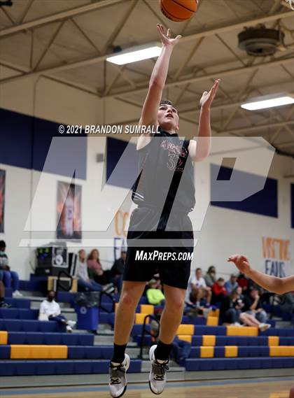 Thumbnail 1 in Isabella vs Maplesville (Chilton County Tournament) photogallery.