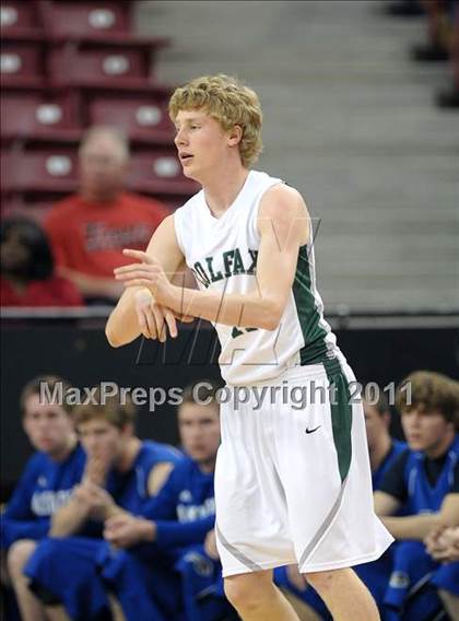 Thumbnail 2 in Amador vs. Colfax (CIF SJS D4 Final) photogallery.