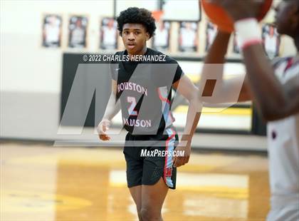 Thumbnail 3 in Benjamin Davis vs. Madison (Conroe Christmas Classic) photogallery.