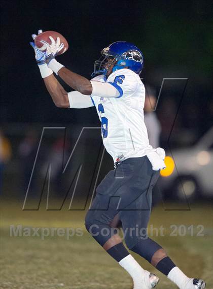 Thumbnail 1 in Largo vs. Armwood (FHSAA 6A Playoffs) photogallery.