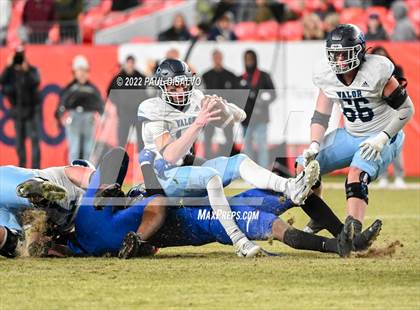 Thumbnail 2 in Cherry Creek vs. Valor Christian (CHSAA 5A State Final) photogallery.