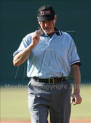 Thumbnail 3 in Georgetown vs. Plano West (Texas 5A Regional Final - Game 3) photogallery.