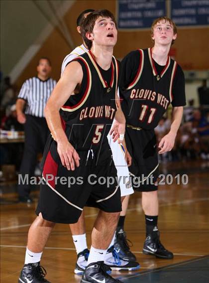 Thumbnail 2 in Gahr vs. Clovis West (California Classic) photogallery.