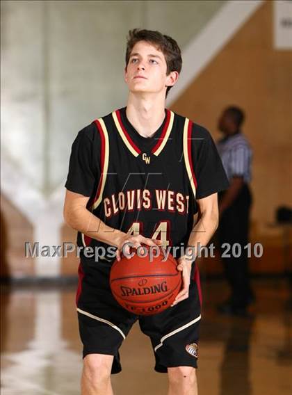 Thumbnail 3 in Gahr vs. Clovis West (California Classic) photogallery.