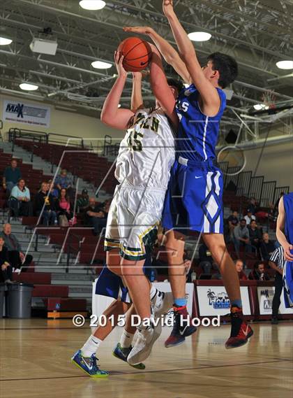 Thumbnail 2 in Catalina Foothills vs. Damien (MaxPreps Holiday Classic) photogallery.