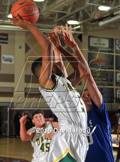 Thumbnail 3 in Catalina Foothills vs. Damien (MaxPreps Holiday Classic) photogallery.
