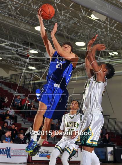 Thumbnail 2 in Catalina Foothills vs. Damien (MaxPreps Holiday Classic) photogallery.