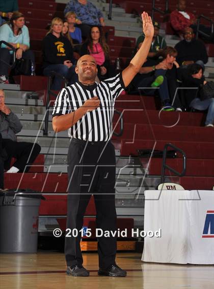 Thumbnail 3 in Catalina Foothills vs. Damien (MaxPreps Holiday Classic) photogallery.