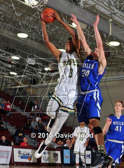 Thumbnail 1 in Catalina Foothills vs. Damien (MaxPreps Holiday Classic) photogallery.