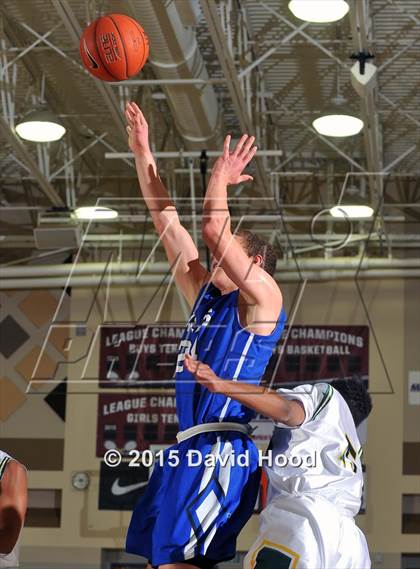 Thumbnail 1 in Catalina Foothills vs. Damien (MaxPreps Holiday Classic) photogallery.