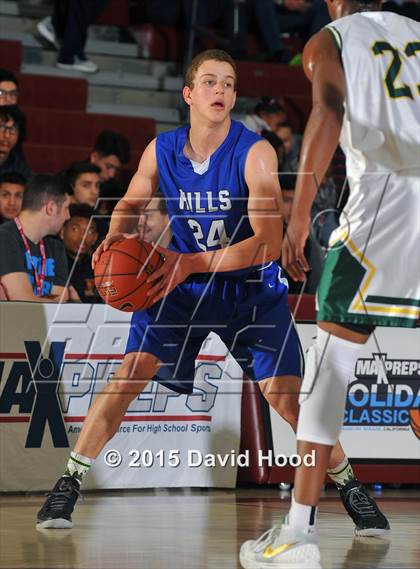 Thumbnail 3 in Catalina Foothills vs. Damien (MaxPreps Holiday Classic) photogallery.