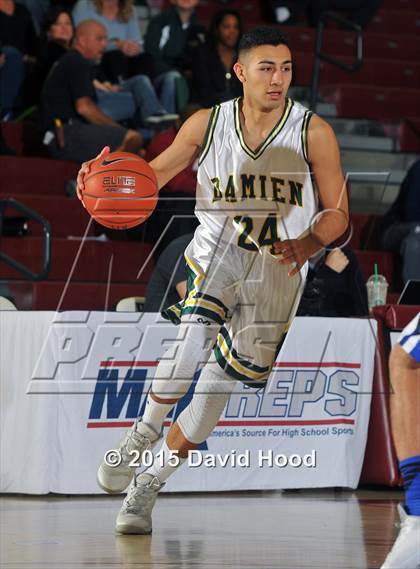 Thumbnail 3 in Catalina Foothills vs. Damien (MaxPreps Holiday Classic) photogallery.