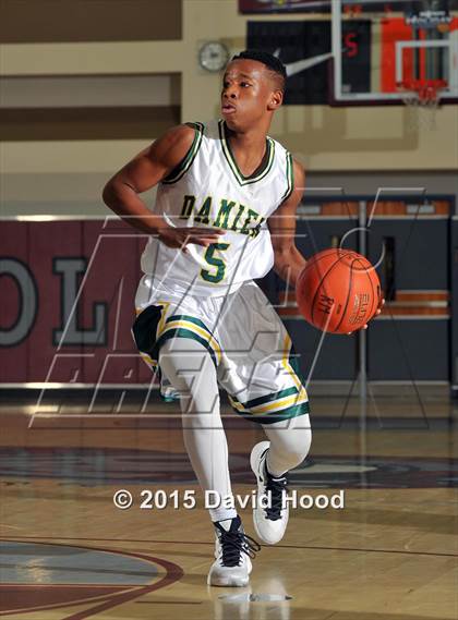 Thumbnail 3 in Catalina Foothills vs. Damien (MaxPreps Holiday Classic) photogallery.