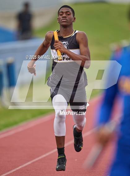 Thumbnail 3 in JV: Dave Bethany Relays (4x200M) photogallery.