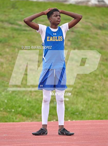Thumbnail 2 in JV: Dave Bethany Relays (4x200M) photogallery.