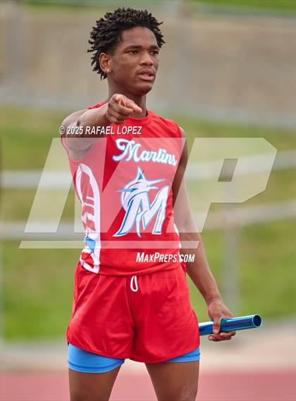 Thumbnail 3 in JV: Dave Bethany Relays (4x200M) photogallery.