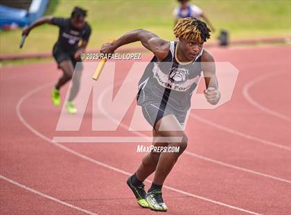 Thumbnail 2 in JV: Dave Bethany Relays (4x200M) photogallery.