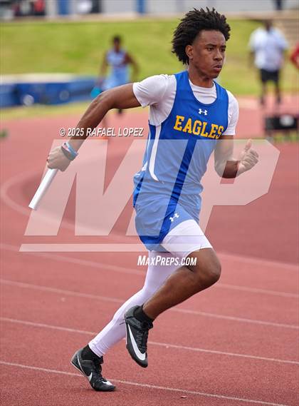 Thumbnail 1 in Dave Bethany Relays (4x200M) photogallery.