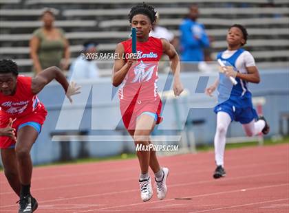 Thumbnail 1 in JV: Dave Bethany Relays (4x200M) photogallery.