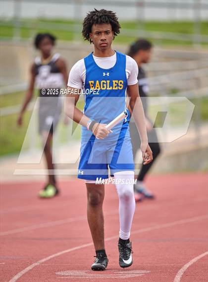 Thumbnail 2 in JV: Dave Bethany Relays (4x200M) photogallery.