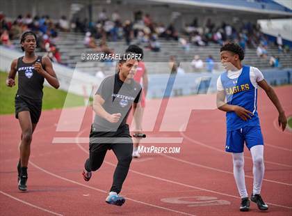Thumbnail 3 in JV: Dave Bethany Relays (4x200M) photogallery.