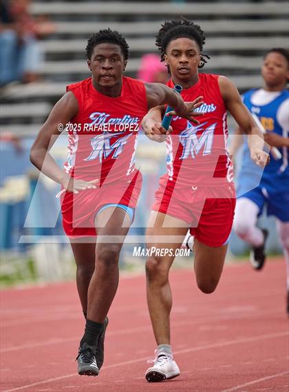 Thumbnail 2 in JV: Dave Bethany Relays (4x200M) photogallery.
