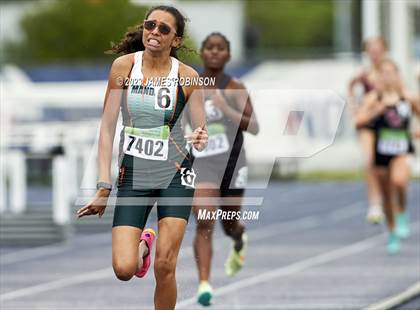 Thumbnail 2 in Bob Hayes Invitational (1600 Meters) photogallery.