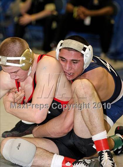Thumbnail 3 in NYSPHSAA Championships (Division I Semifinals, 140-285) photogallery.