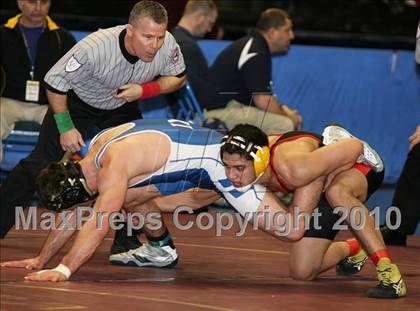 Thumbnail 3 in NYSPHSAA Championships (Division I Semifinals, 140-285) photogallery.
