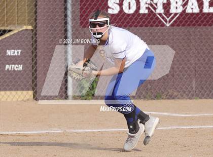 Thumbnail 1 in Villa Grove vs. Heyworth (IHSA 1A Sectional Semifinal) photogallery.