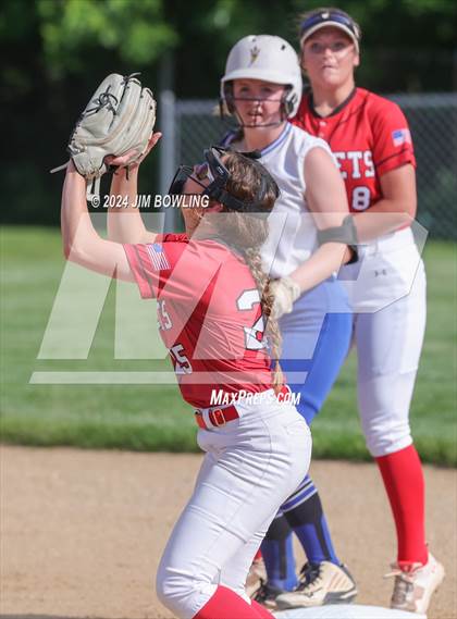 Thumbnail 1 in Villa Grove vs. Heyworth (IHSA 1A Sectional Semifinal) photogallery.