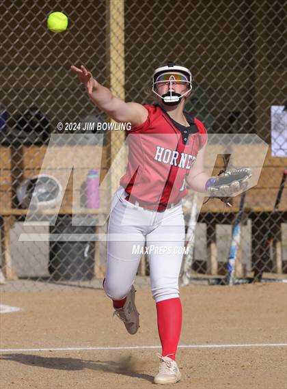 Thumbnail 1 in Villa Grove vs. Heyworth (IHSA 1A Sectional Semifinal) photogallery.