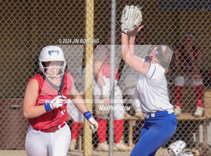 Thumbnail 3 in Villa Grove vs. Heyworth (IHSA 1A Sectional Semifinal) photogallery.