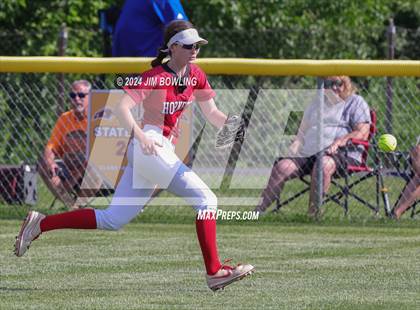 Thumbnail 2 in Villa Grove vs. Heyworth (IHSA 1A Sectional Semifinal) photogallery.