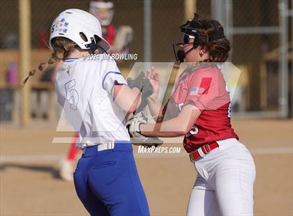 Thumbnail 2 in Villa Grove vs. Heyworth (IHSA 1A Sectional Semifinal) photogallery.