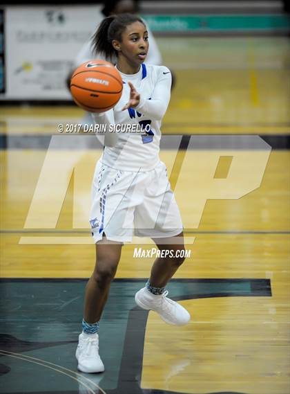 Thumbnail 1 in St. John's vs. Grandview (NIKE Tournament of Champions) photogallery.