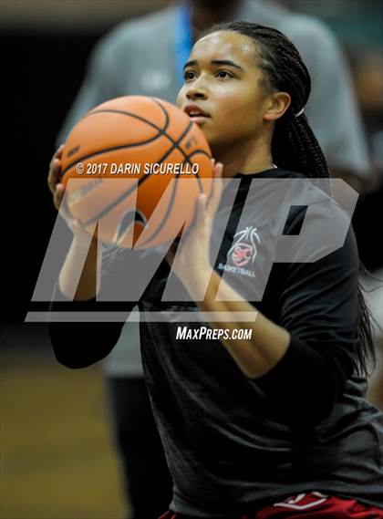 Thumbnail 1 in St. John's vs. Grandview (NIKE Tournament of Champions) photogallery.