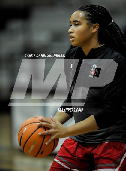 Thumbnail 2 in St. John's vs. Grandview (NIKE Tournament of Champions) photogallery.