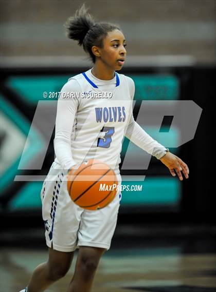 Thumbnail 1 in St. John's vs. Grandview (NIKE Tournament of Champions) photogallery.
