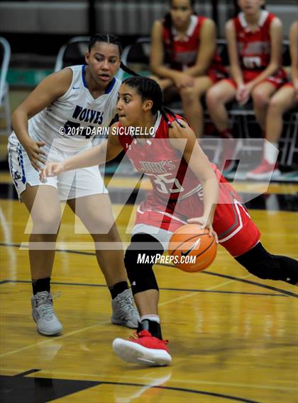 Thumbnail 3 in St. John's vs. Grandview (NIKE Tournament of Champions) photogallery.