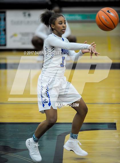 Thumbnail 2 in St. John's vs. Grandview (NIKE Tournament of Champions) photogallery.